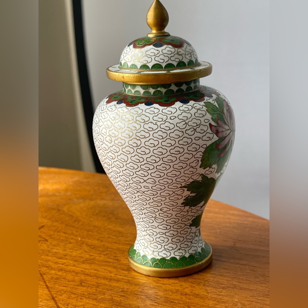 Little Vintage Cloisonné Enameled Ginger Jar Chinese White Chrysanthemum Urn - Picture 5 of 15